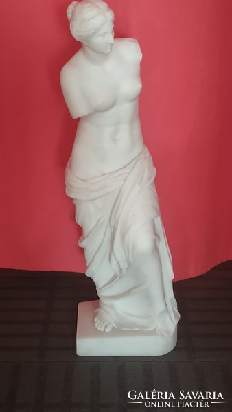 Marble Venus of Milo statue for sale.