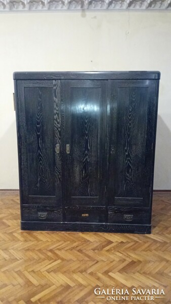 Three-door wardrobe, xx. Beginning of the century