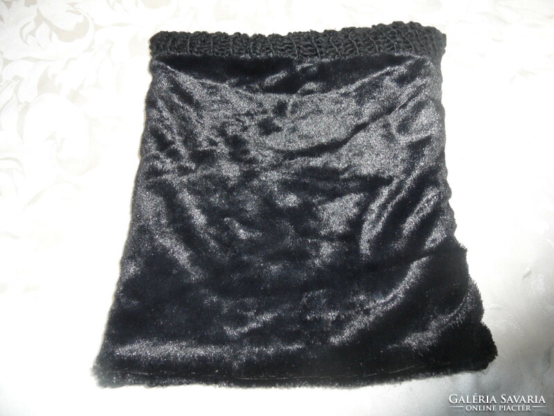 Black plush knitted tube scarf