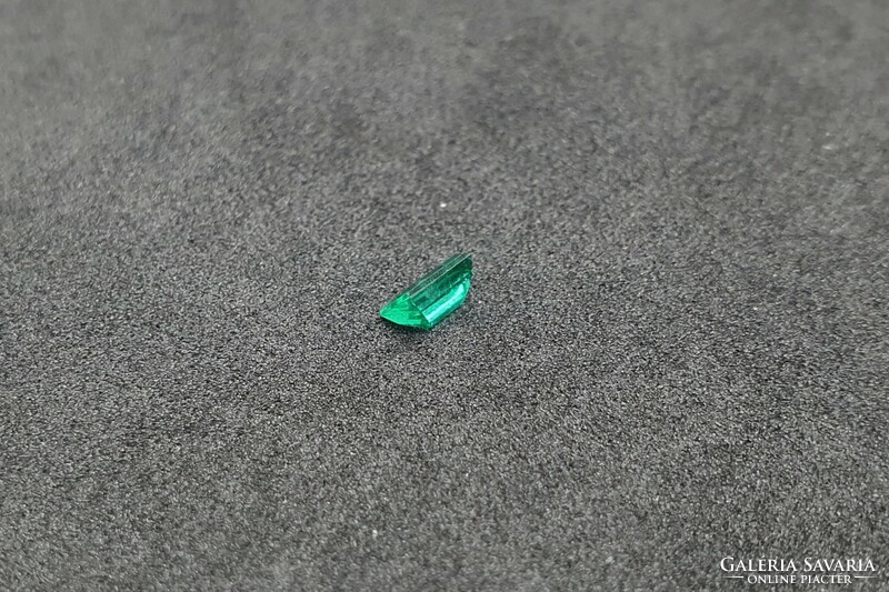 Brazilian emerald 0.33 carats. With certification.