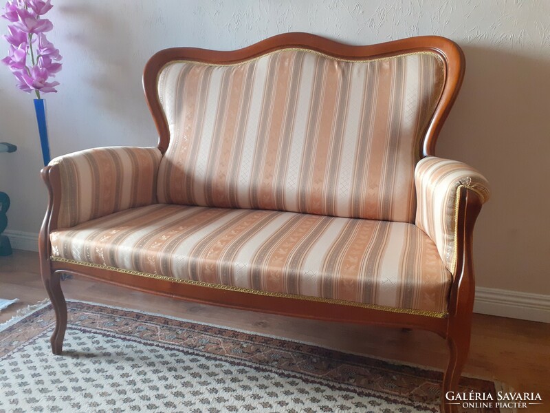Neobaroque style sofa.