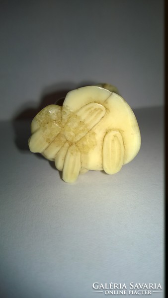 Japanese bone netsuke 45 mm - artistic miniature bone carving - negotiable!