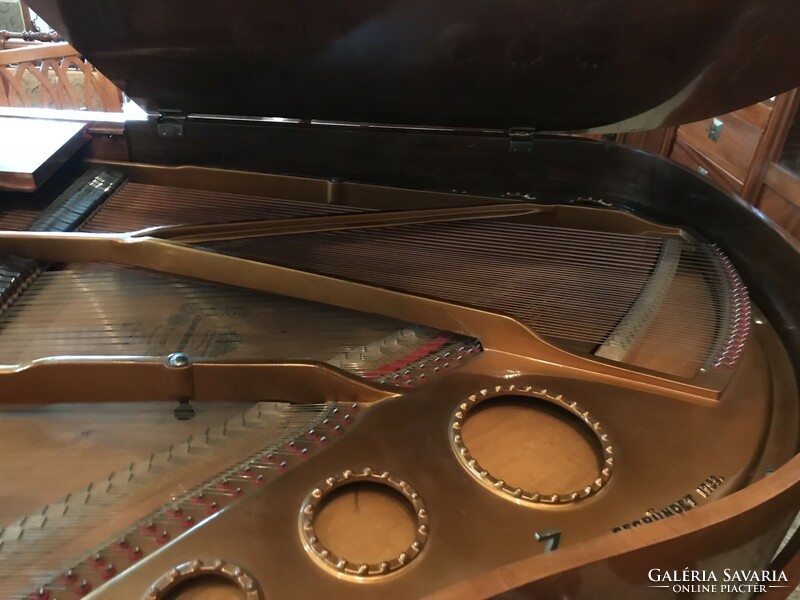 Gyönyörü Bécsi Antik  zongora páncél tökés