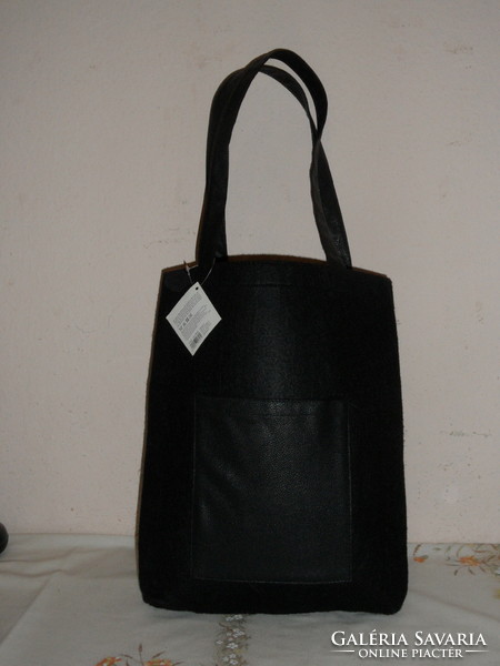 Fekete pakolós textil női táska, kézitáska