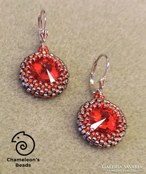 "Red and Steel Eyes Beading Earrings" piros-acél Swarovski kristályos, gyöngyfűzött fülbevaló