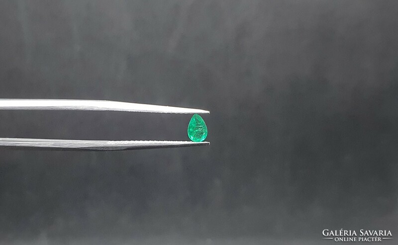 Brazilian emerald drop cut i. 0.18 Carat. With certification.