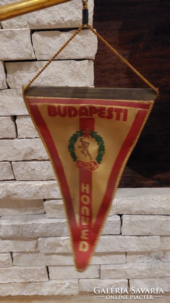 BUDAPEST HONVÉD 1949 asztali szászló állvánnyal