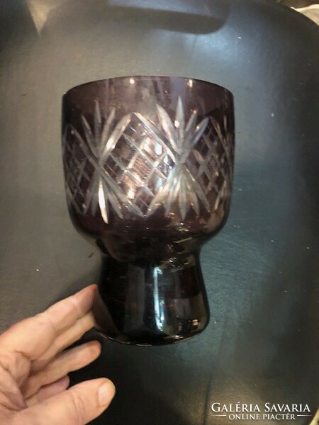 Art deco kristály váza, bordó, 18 cm-es magasságú.