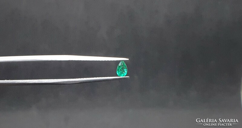 Brazilian emerald drop cut ii 0.18 Carat. With certification.