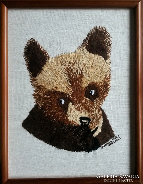 Brown bear. Freehand embroidery with embroidery thread, 22 x 30 cm.