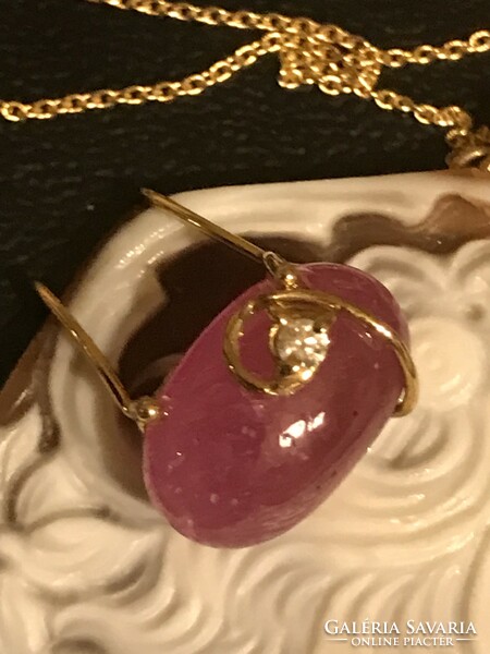 Gold necklace with cameo pendant
