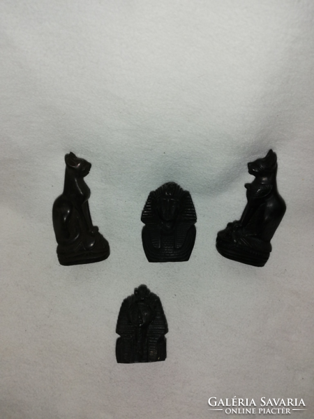 Egyiptomi Istenek szobrai, macskákkal