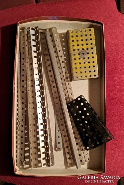 Marklin metal construction toy, 12 parts.