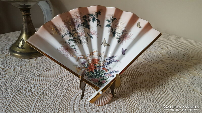 Beautiful fan-shaped, Japanese porcelain offering