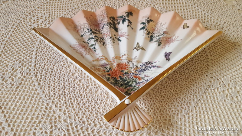 Beautiful fan-shaped, Japanese porcelain offering