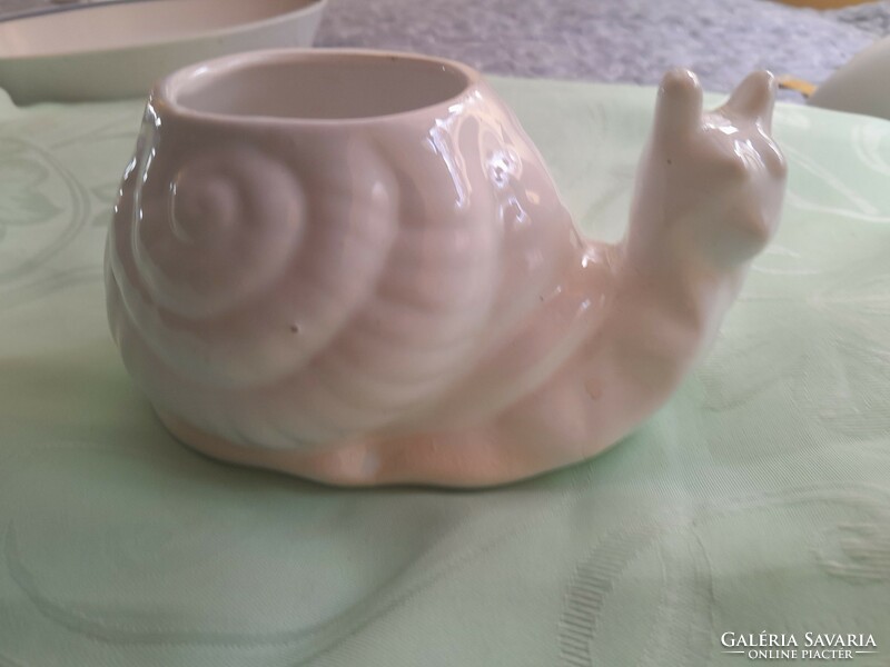 Snail-shaped white container 9 cm high