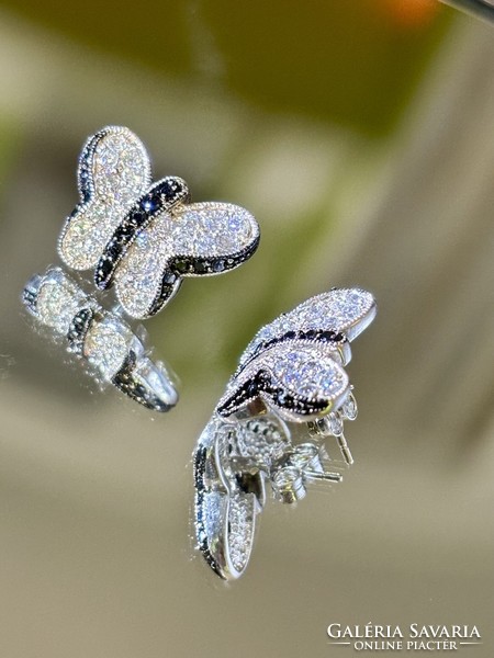 Pair of dazzling silver earrings