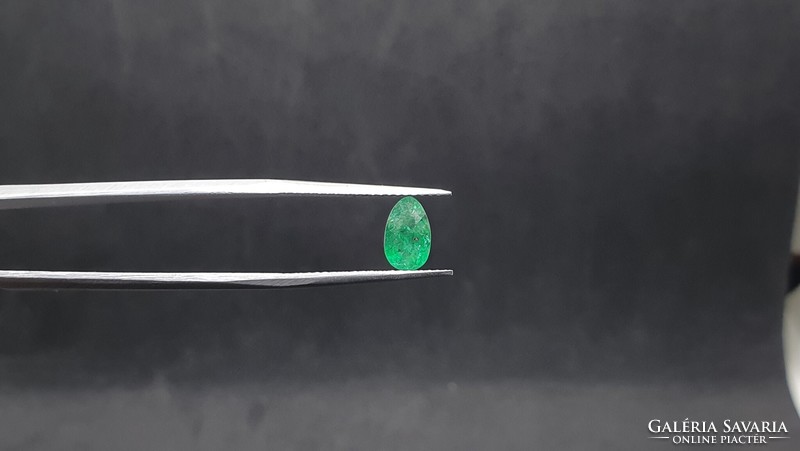 Brazilian emerald drop cut 0.79 Carat. With certification.