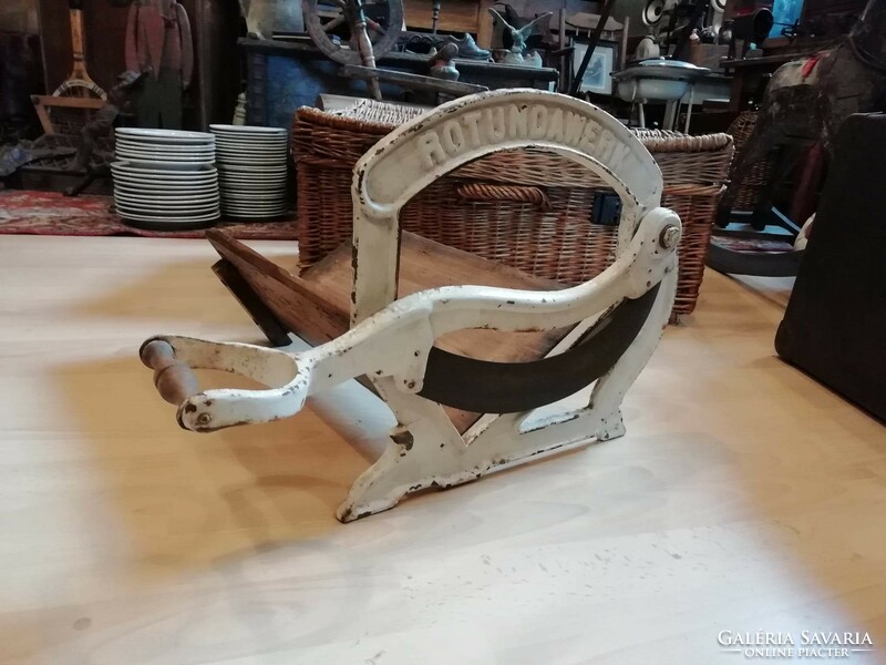 Bread slicer, cast iron slicer, also suitable for slicing cheese and salami, early 20th century piece.