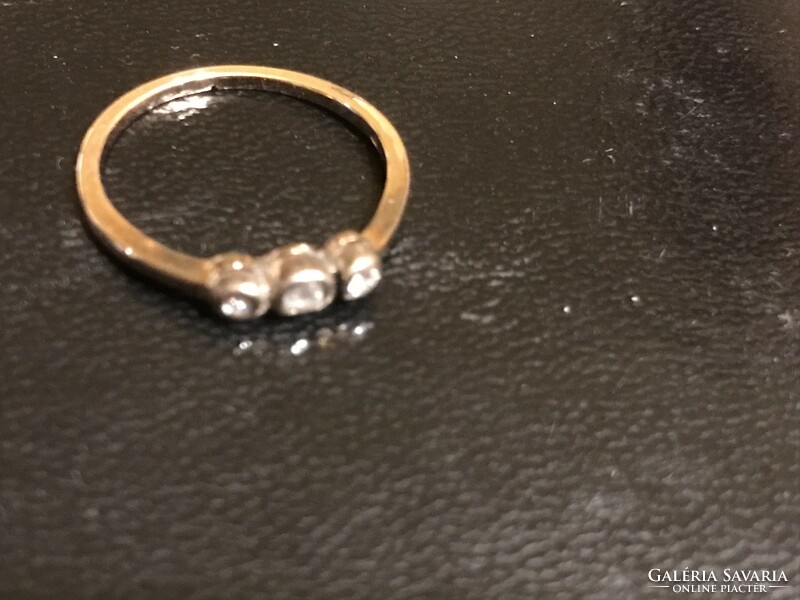 Antique gold ring with diamonds