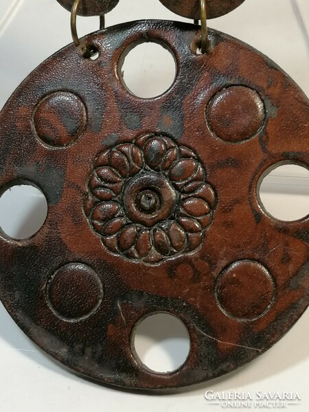 Iparművészeti bőrből készült medál (1145)