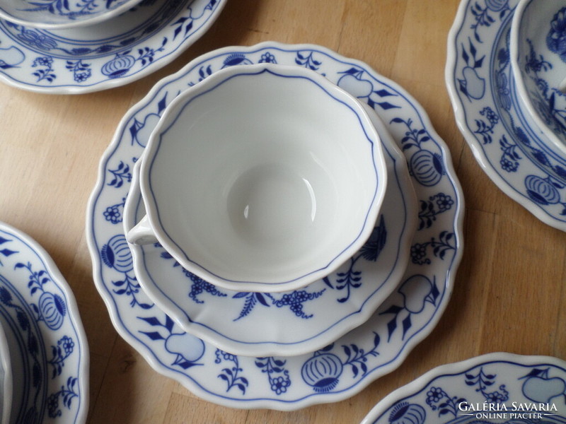 Régebbi hagymamintás porcelán 3 részes csésze szett - darabra