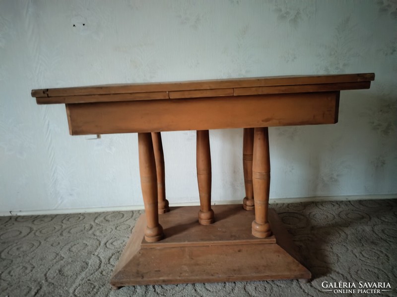 Old extendable table