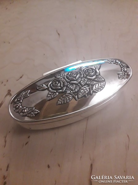 Silver-plated jewelry box decorated with beautiful roses