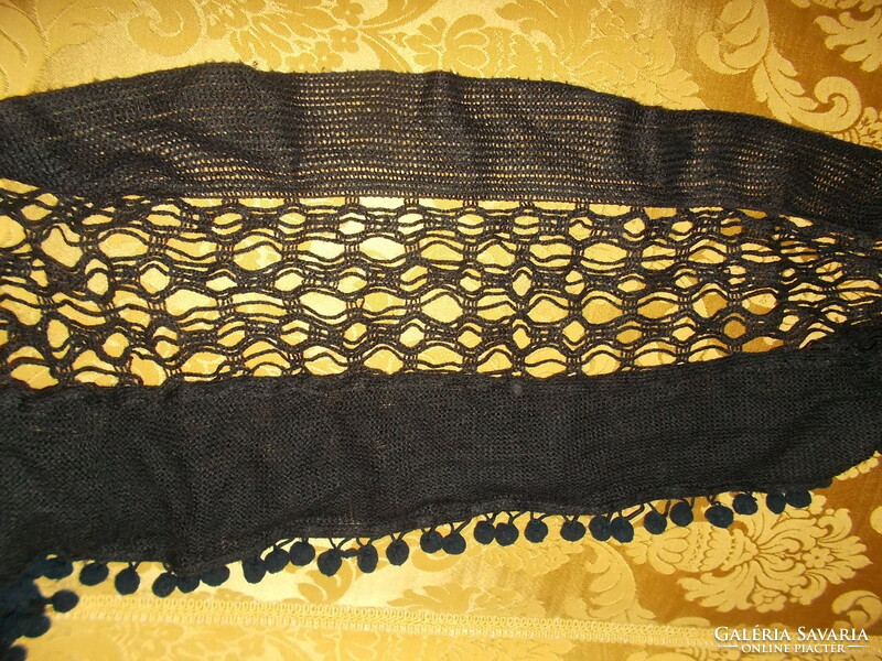 A special black scarf. 200X27 cm