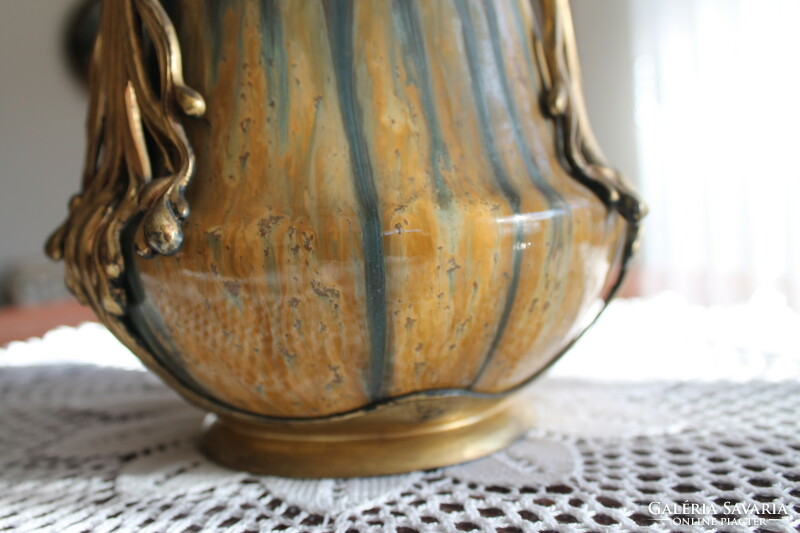 Zsolnay szecessziós váza tűzaranyozott fém applikációval