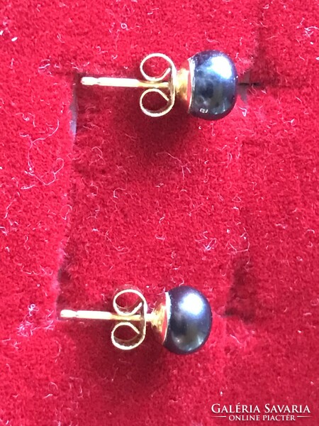 New 18 carat earrings with real pearls