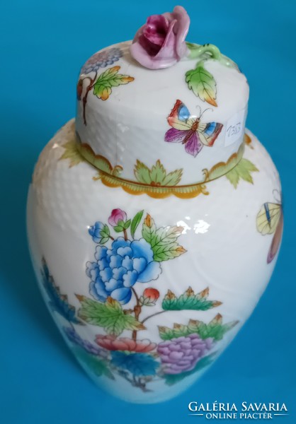 Herend vase with a Victorian pattern, the lid is defective