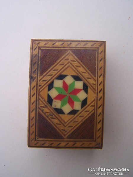Match holder decorative woodwork, coffee table or desk accessory 5.5 x 4 cm beautiful, perfect condition