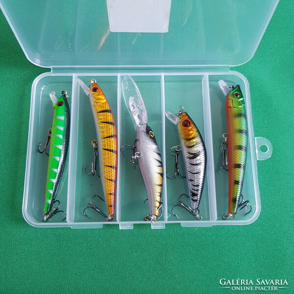 New, 5-piece wobbler fishing bait set in box - 5.