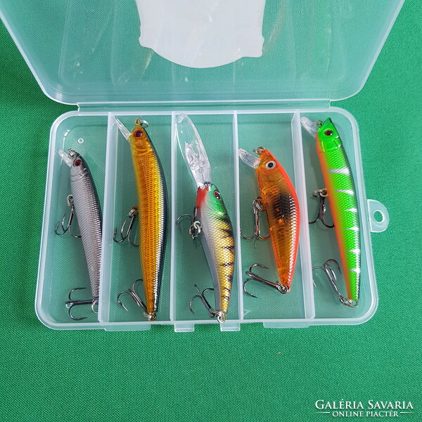New 5-piece wobbler fishing bait set in box - 12.