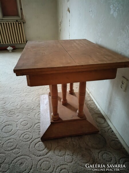 Old extendable table