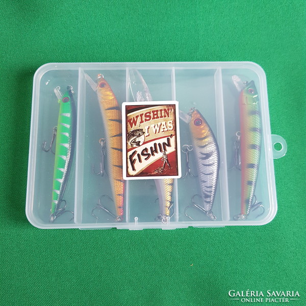 New, 5-piece wobbler fishing bait set in box - 5.