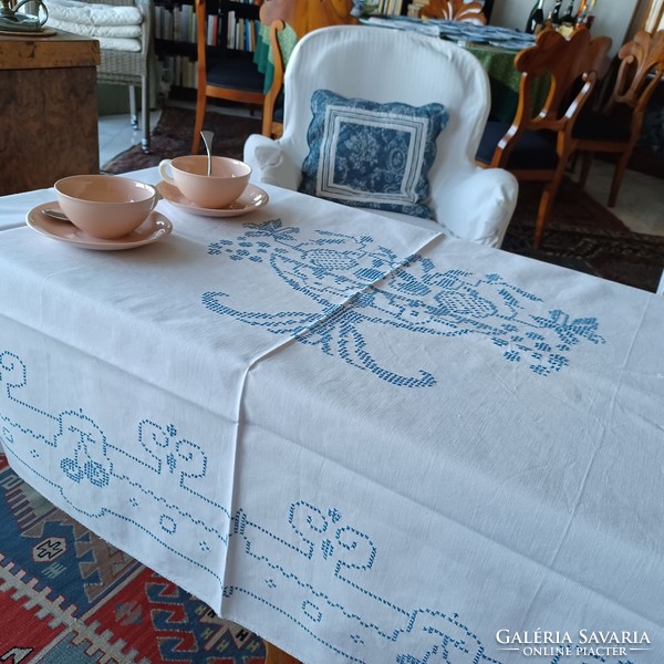 Vintage cross-stitch linen tablecloth in country style (with fruit basket)