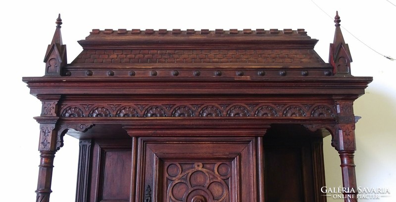 1Q138 Gyönyörű antik faragott neoreneszánsz tálaló szekrény 217 cm