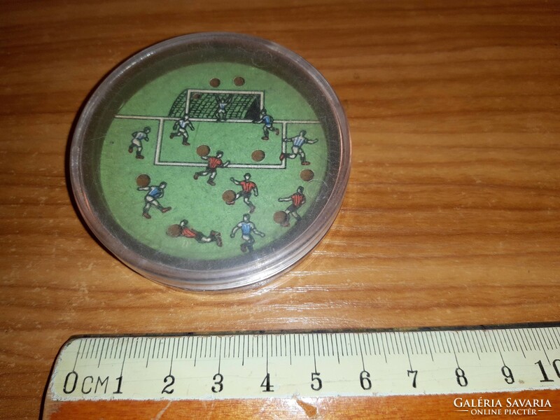 Soccer ball patience game retro old skill game