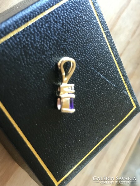 18K yellow gold pendant with amethyst and small brilliant