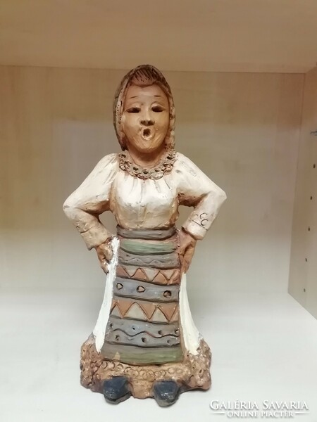 Korondi kerámia asszony figura