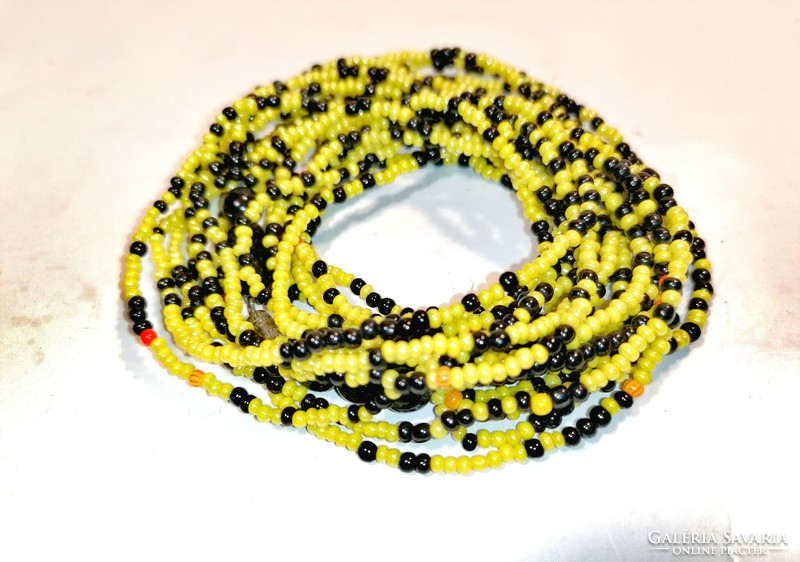 Sárga fekete retro gyöngysor (165)