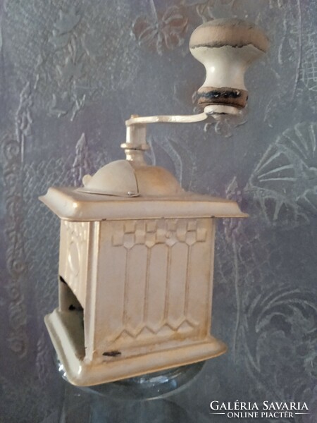 Aunt Bors' coffee grinder in art nouveau style
