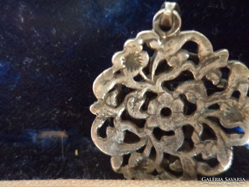 Antique silver openwork pendant with emerald (?) Green stone