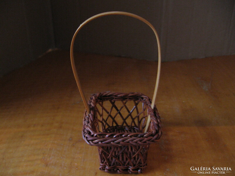 Small egg basket, baby toy