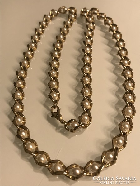 Gyöngysor aranyozott láncszemekbe fogatott gyöngyökből, 60 cm hosszú