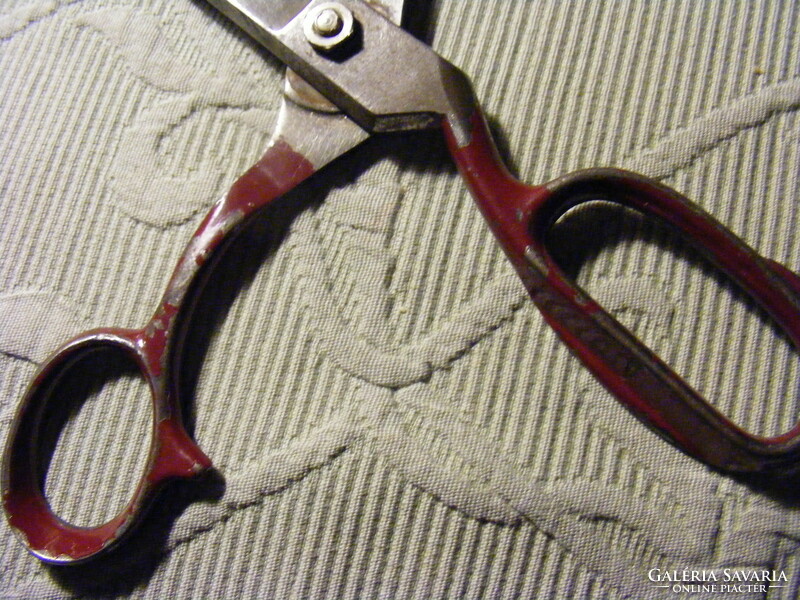 Old trusetal tailor's scissors