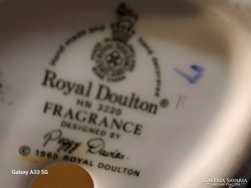 Exkluzív vintage Royal Doulton angol csontporcelán figurák gyűjtői nipp szobor
