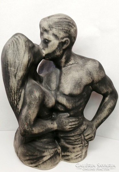 Kiss. The sculptor-ceramic work of Árpád Világhy is a rustic unglazed porcelain sculpture